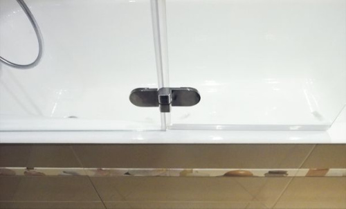 Шторка на ванну GuteWetter Lux Pearl GV-102A левая 90 см стекло бесцветное, профиль хром фото 3