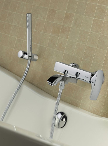 25 603 руб. Смеситель Paini F1 F1CR105KM для ванны с душем Смеситель Paini F1 F1CR105KM для ванны с душем