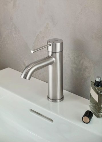 Смеситель Grohe Essence New 23590001 для раковины фото 2