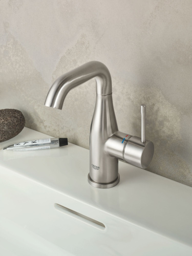 Смеситель Grohe Essence New 23462DC1 для раковины фото 2