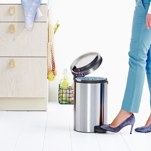 Мусорное ведро Brabantia NewIcon 112041 фото 2 Мусорное ведро Brabantia NewIcon 112041 фото 2