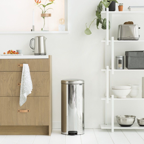 Мусорное ведро Brabantia NewIcon 114762 фото 2 Мусорное ведро Brabantia NewIcon 114762 фото 2